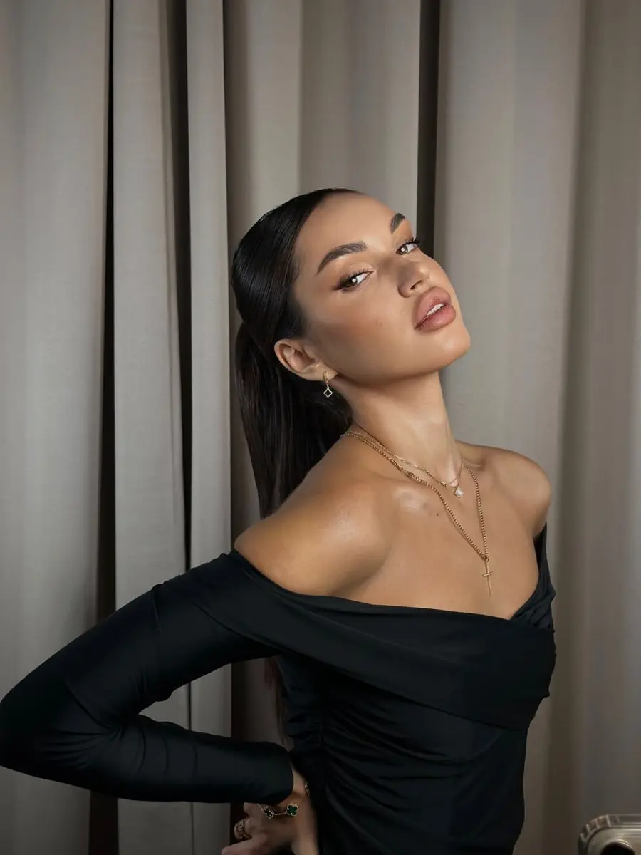 Evelyn escort in Dubai