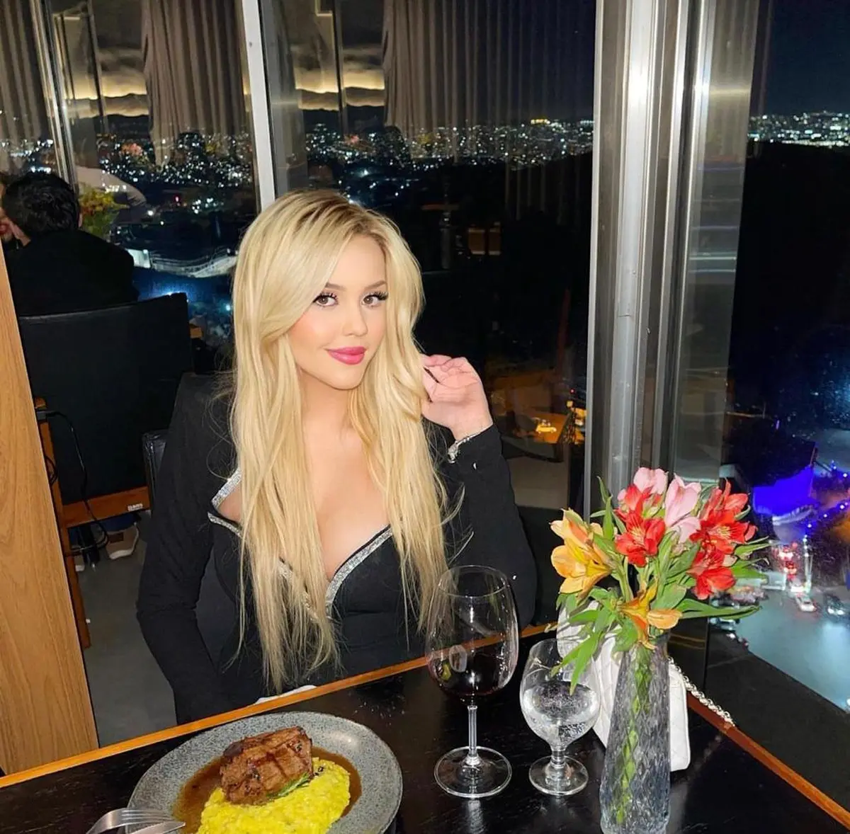 Lirika escort in Dubai