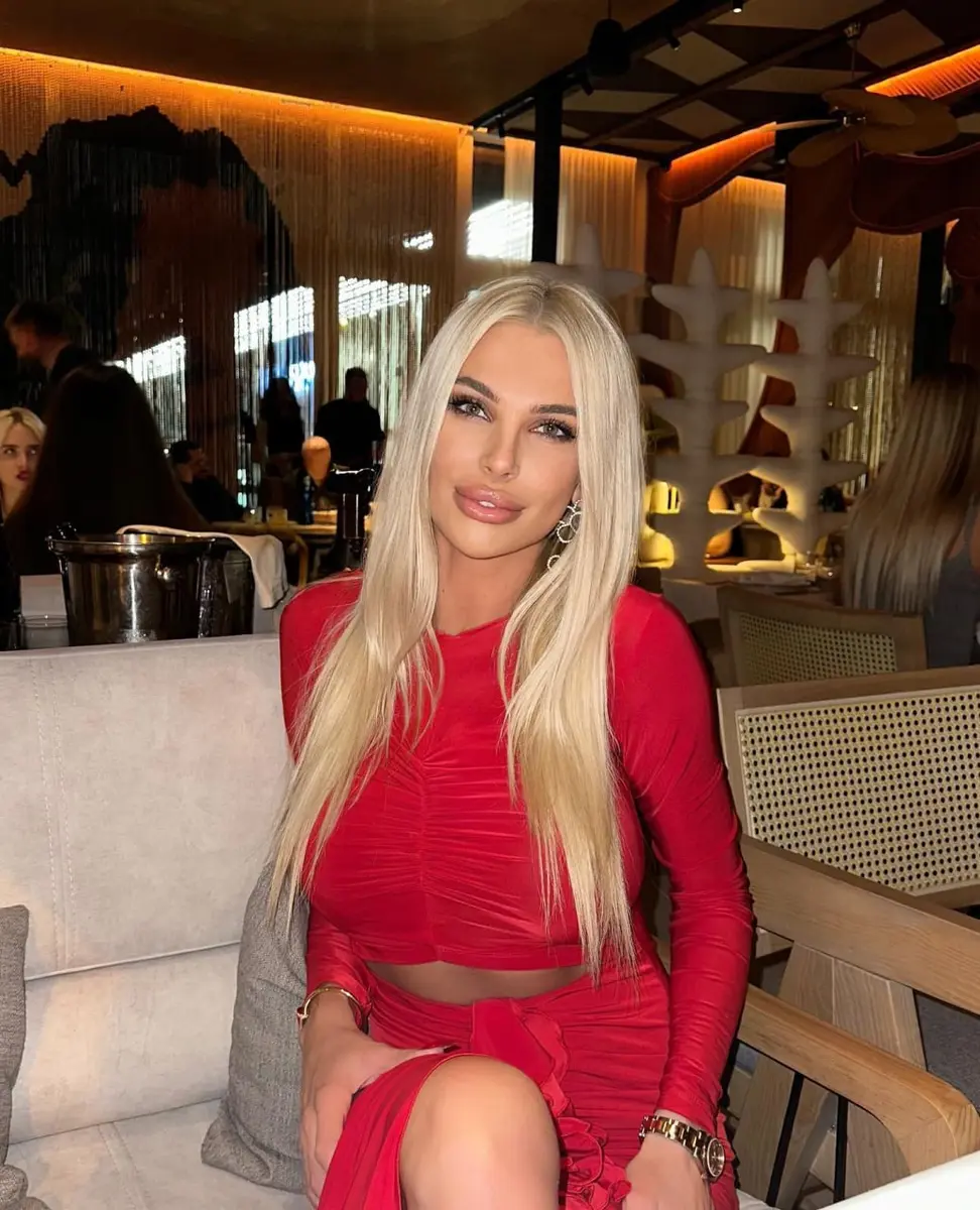 Luna escort in Dubai