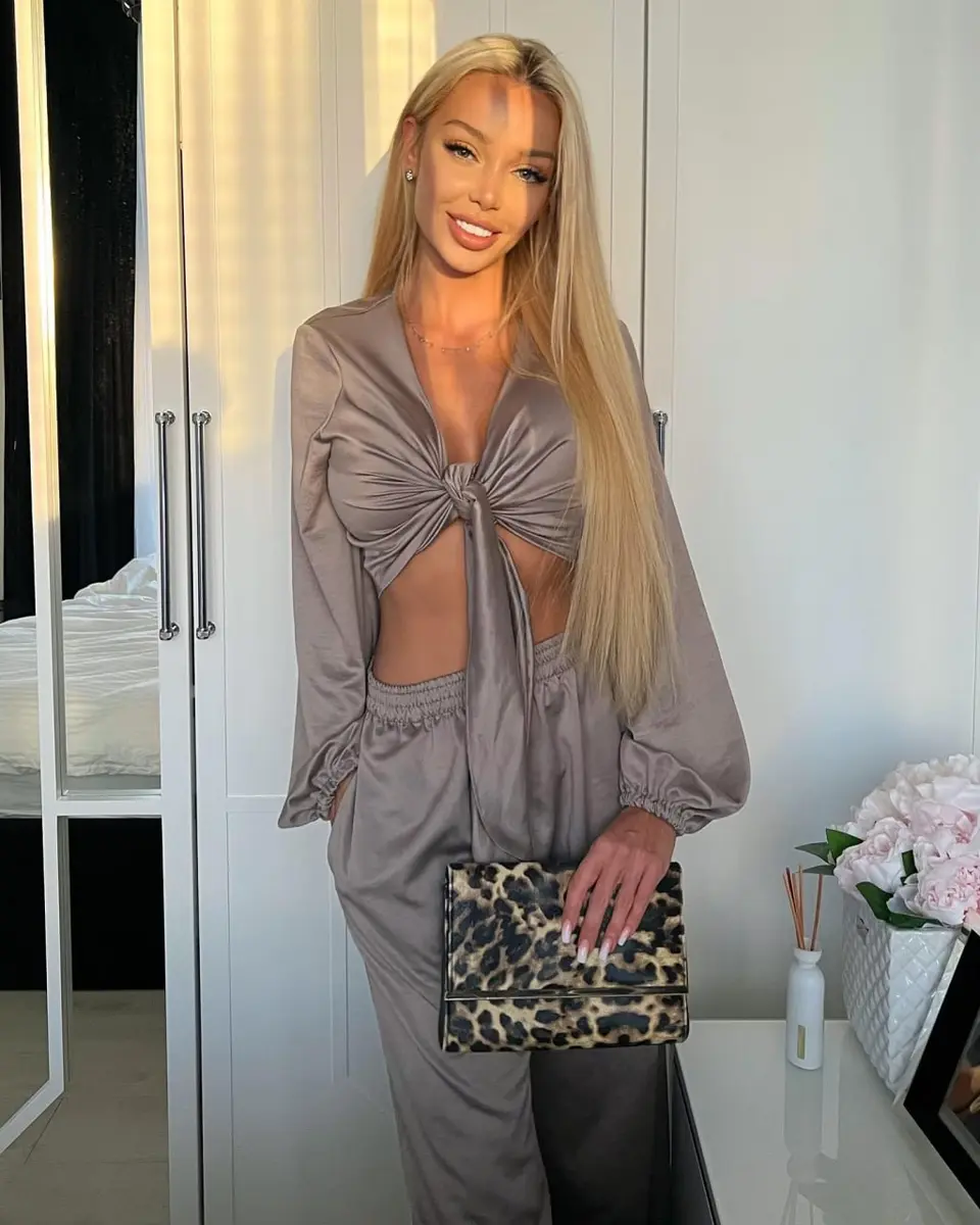 Naomi escort in Dubai