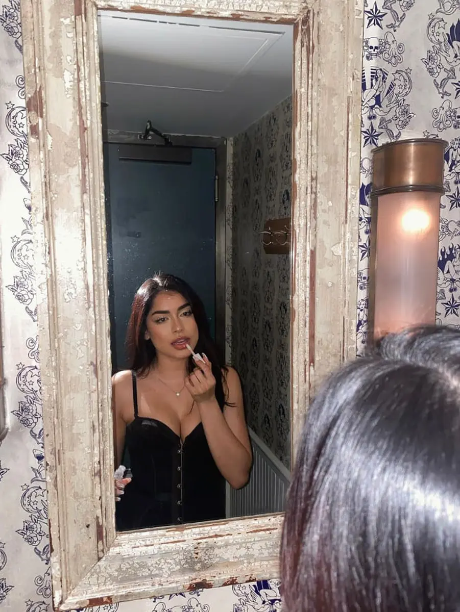 Rose escort in Dubai