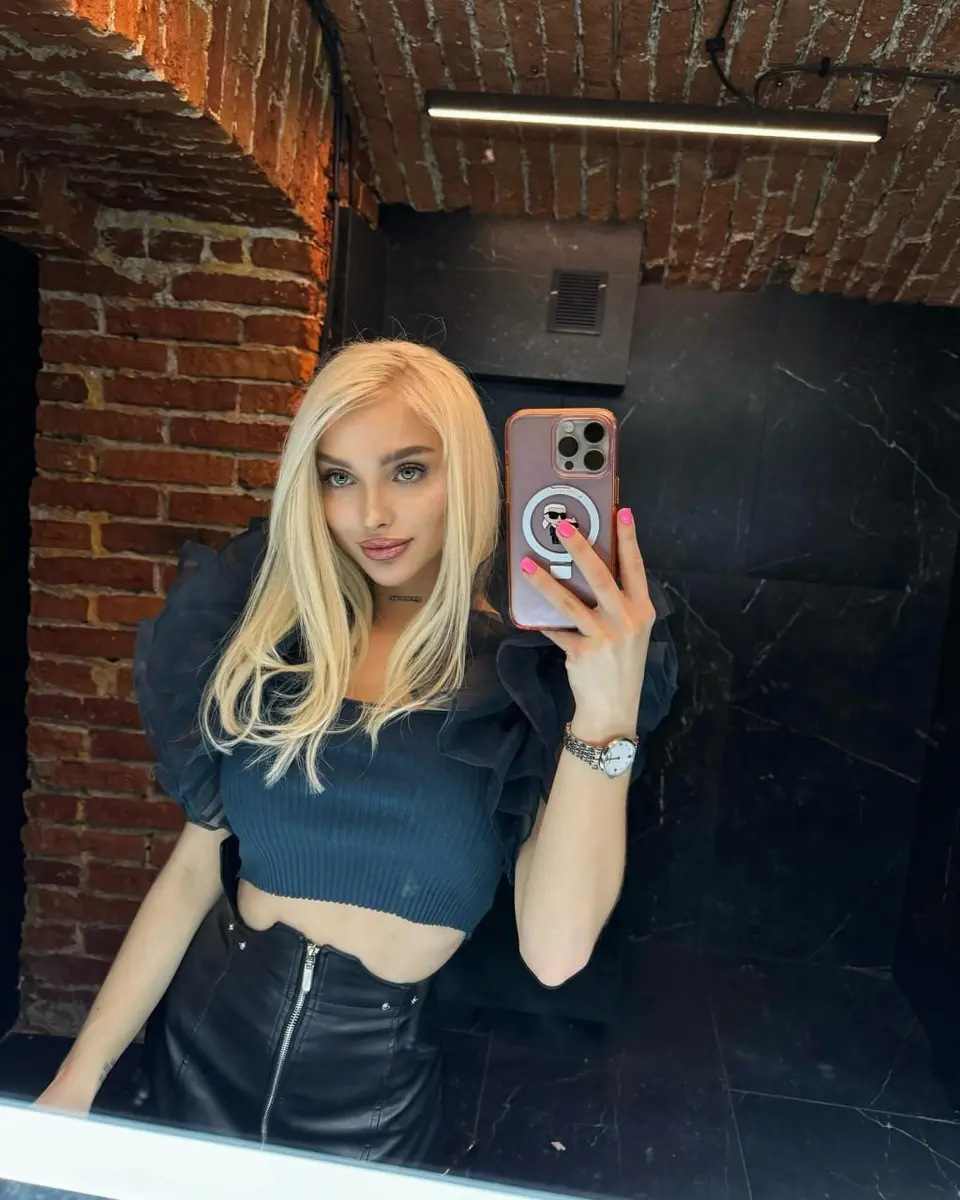 Roxana escort in Dubai