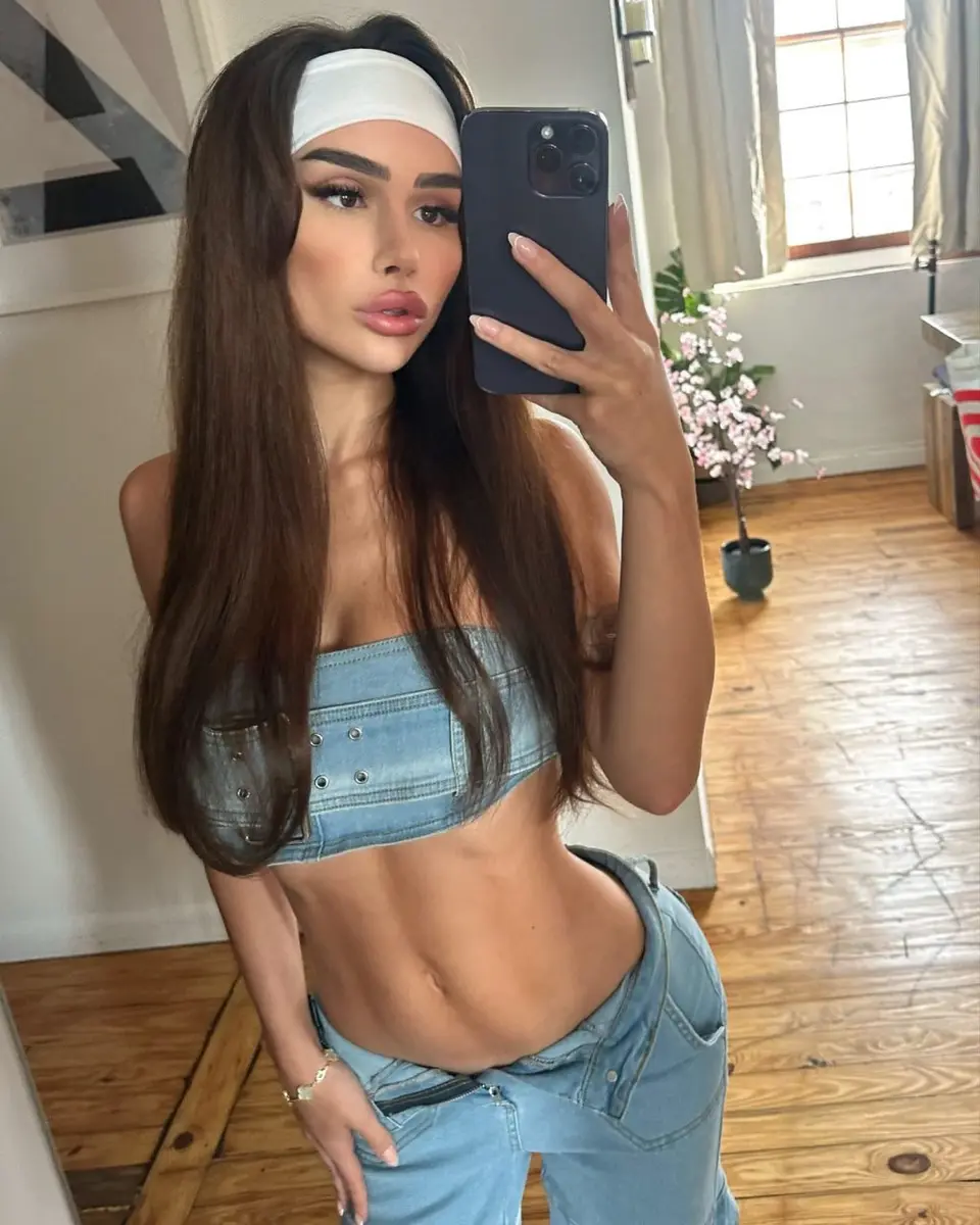 Titana escort in Dubai