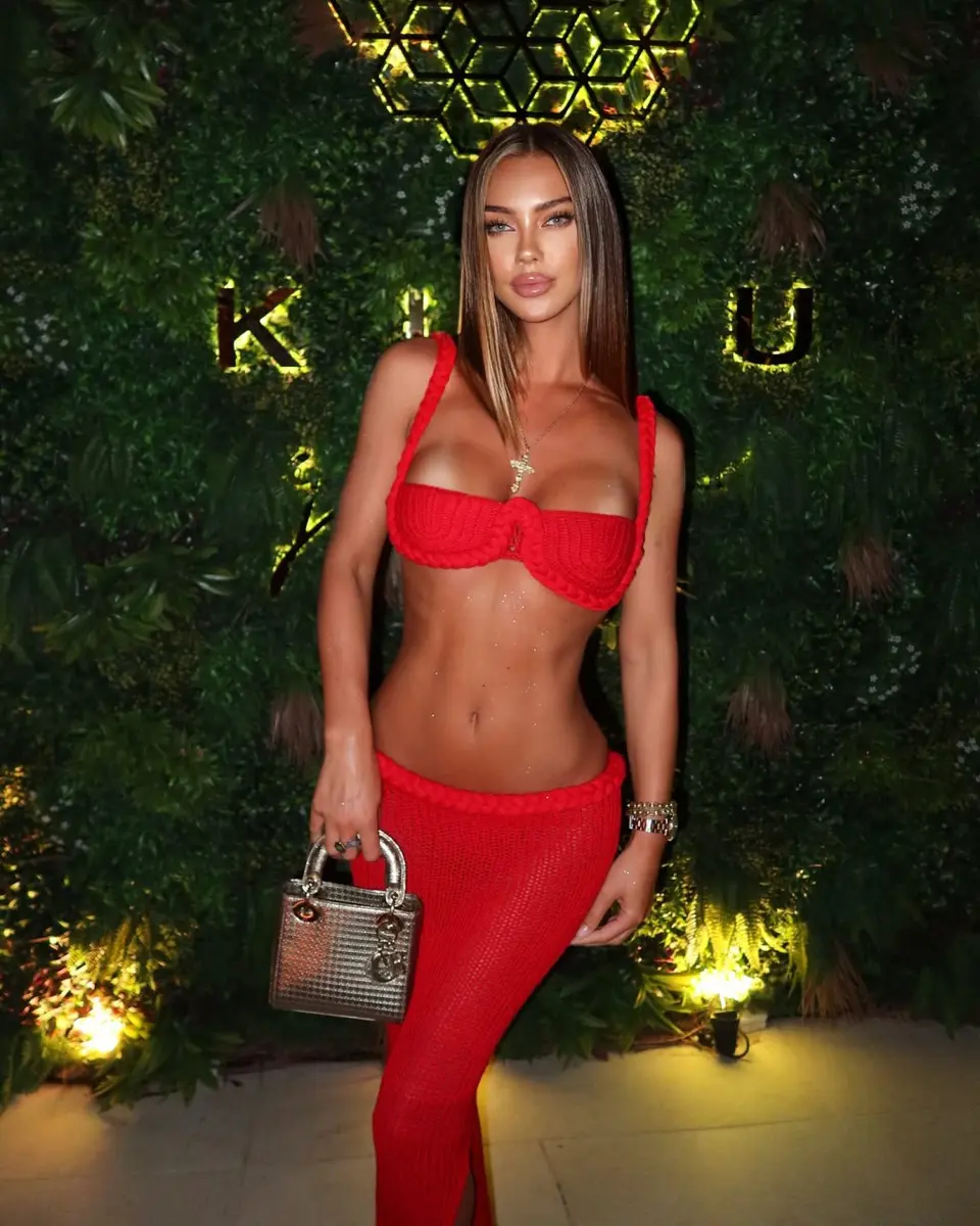 Viola escort in Dubai