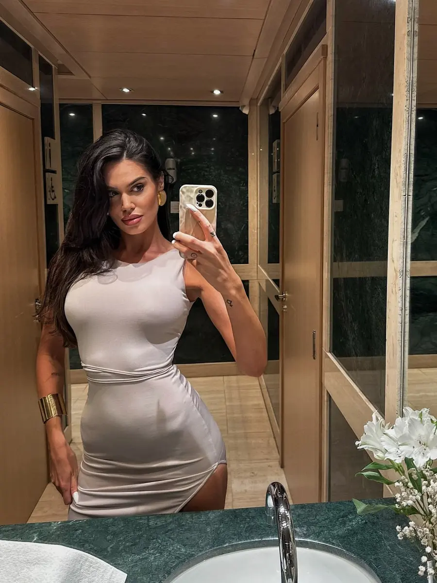 Vita escort in Dubai